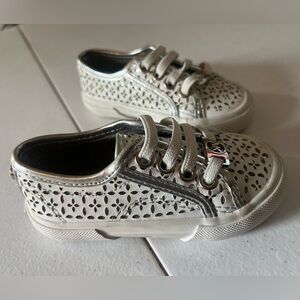 MICHAEL KORS Ima Boerum SNEAKERS Infant Toddler 5 FLORAL PERFORATED White